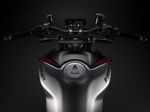 Vuosimallin 2022 Ducati Streetfighter V4 SP.