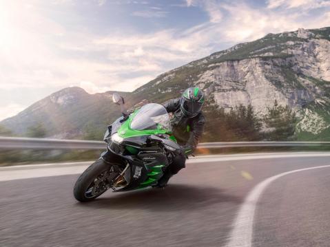 Vuosimallin 2022 Kawasaki Ninja H2 SX SE