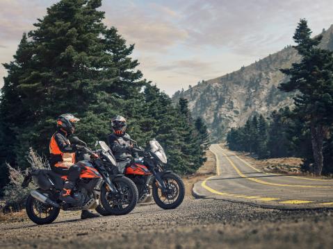 KTM:n suosittu 390 Adventure vuosimallia 2022.