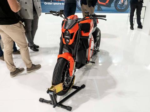 Kotimainen Verge Milanon EICMA-messuilla.