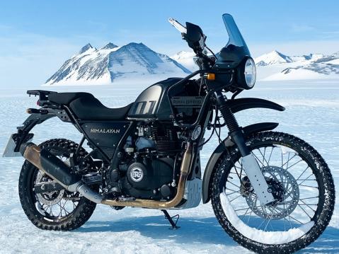 Royal Enfield Himalayanin nykyinen versio Etelämantereella.