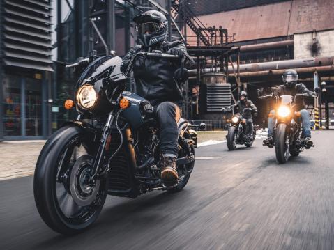 Uusi vuosimallin 2022 Indian Scout Rogue.