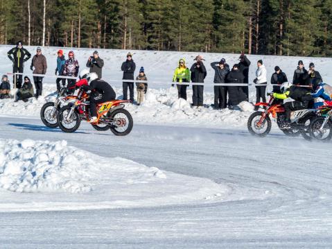 Kirsi Kainulainen 37, sai loistavan lähdön, Arthon Alanteen ampaistessa kärkeen.