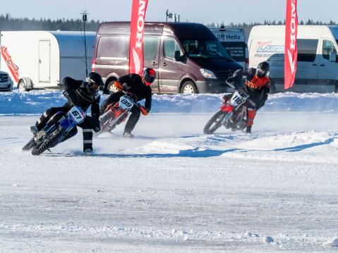 #67 Aki Suokas joutui lopulta antautumaan hienosti ajaneelle #139 Tuomas Kestille. #110 Janne Kalliokosken debyyttikisa meni myös hyvin.