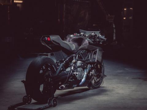 Workhorse Speed Shopin Brice Hennebertin rakentama FTR Black Swan.