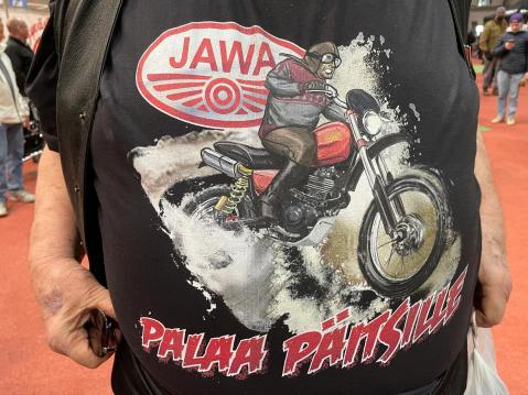 Jawa palaa Päitsille