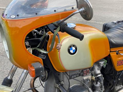 Vuosimallin 1975 BMW R 90 S Kontiorallissa 2022.