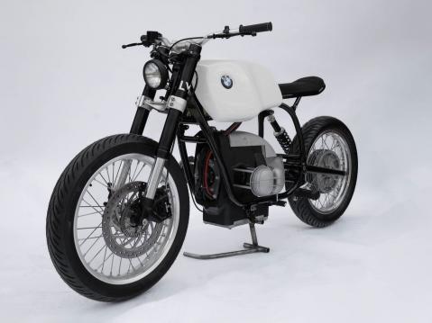 BMW R80 varustettuna LM Creationsin EV-voimalinjalla.