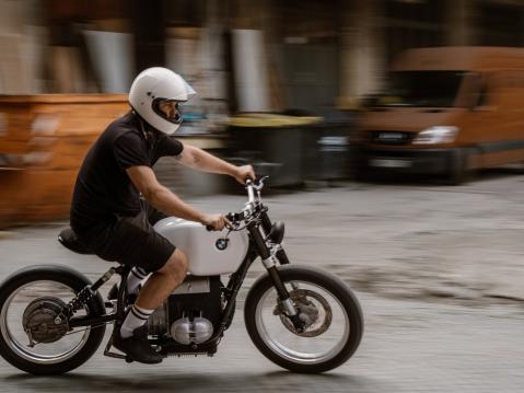 BMW R80 varustettuna LM Creationsin EV-voimalinjalla.