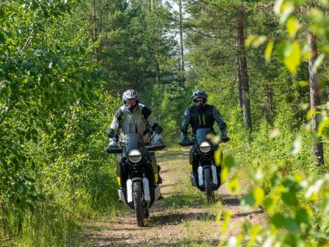 Husqvarna 901 Norden Motouutisten koeajossa.