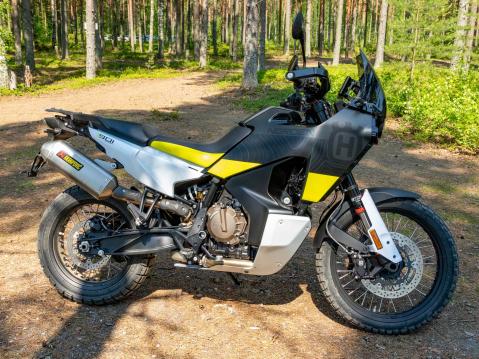 Husqvarna 901 Norden Motouutisten koeajossa.