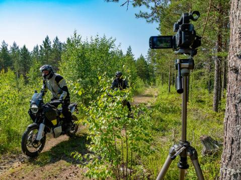 Husqvarna 901 Norden Motouutisten koeajossa.