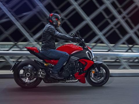 Mallivuoden 2023 Ducati Diavel V4.