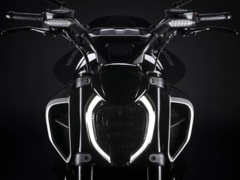 Mallivuoden 2023 Ducati Diavel V4.