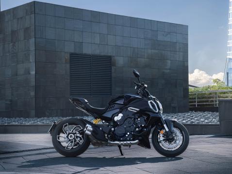 Mallivuoden 2023 Ducati Diavel V4.