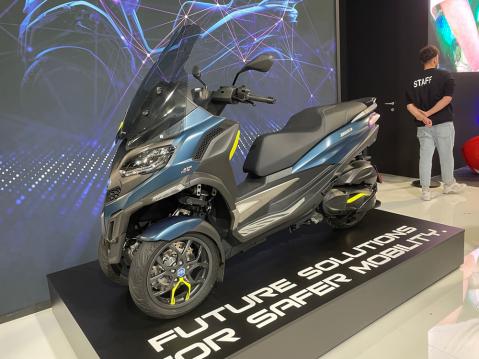 Piaggio 530 hpe sähkoskootterissa tulee olemaan turvatyyny vakiona.