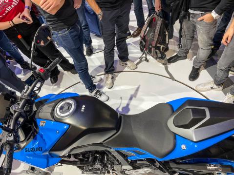 Suzuki GSX-8S. Toimittajien kiinnostusta riitti molempiin malleihin.