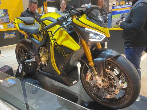 EICMA:ssa oli ensimmäistä kertaa Euroopassa nähtävissä Kanadalainen Damon HyperFighter Colossus.