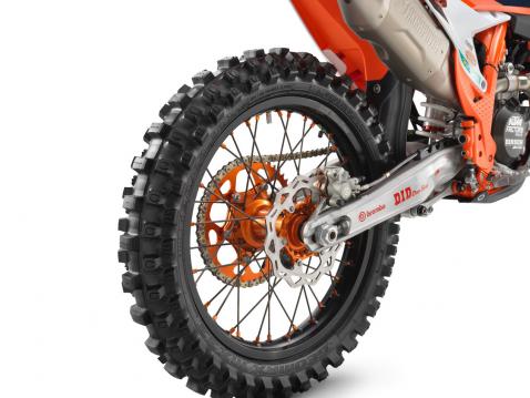 Vuosimallin 2023 KTM 450 SX-F Factory Edition.