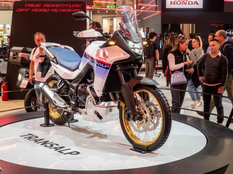 Honda XL750 Transalp 2023. EICMA-messuilla marraskuussa 2022.