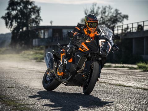 Vuosimallin 2023 KTM 1290 Super Adventure S.