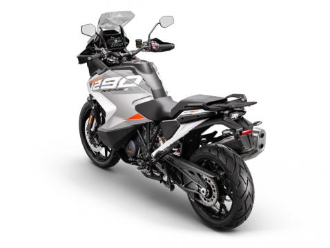 Vuosimallin 2023 KTM 1290 Super Adventure S.