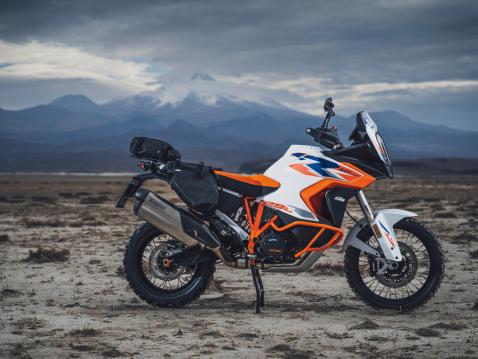 KTM Super Adventure 1290 R vuosimallia 2023.