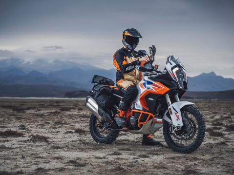 KTM Super Adventure 1290 R vuosimallia 2023.