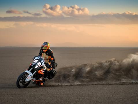 KTM Super Adventure 1290 R vuosimallia 2023.