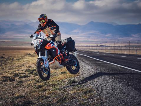 KTM Super Adventure 1290 R vuosimallia 2023.