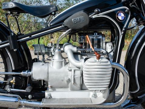 Vuosimallin 1938 BMW R 12.