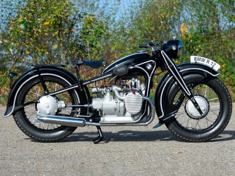 Vuosimallin 1938 BMW R 12.