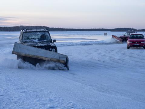 Radan auraaminen on ryhmätyötä.