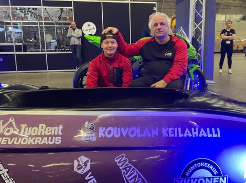 Artiola Sidecar Racing Team  vuonna 2023  purkkarina Matti Leikari ja puikoissa Markku Artiola, jolla alkaa jo 41. kausi.