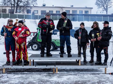 Trikekuskit podiumilla.