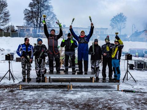 Viritetyt-luokan voittajat podiumilla.