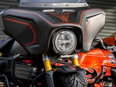 Harley-Davidson Low Rider ST ja Street Glide? Ei vaan pari satapiikki Honda Monkeyta.