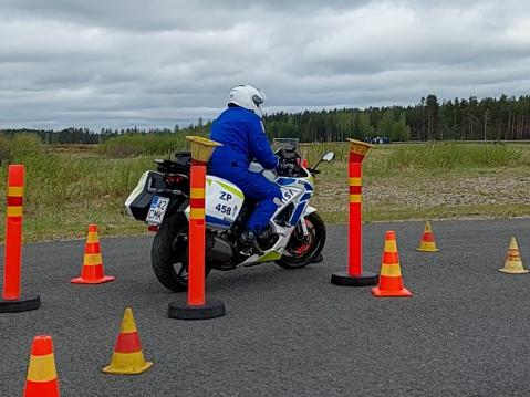 Ahtaan paikan ajoharjoittelua. Kuva: Kimmo Järvinen.