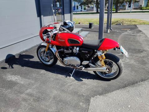 Mikko ja Triumph Thruxton R 1200.