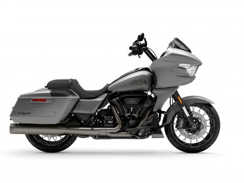 Harley-Davidson Street Glide CVO 2023.