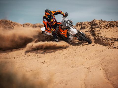 Mallivuoden 2024 KTM 890 Adventure Rally