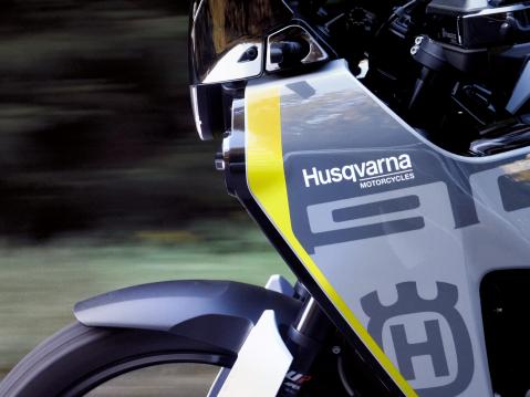 Vuosimallin 2024 Husqvarna 901 Norden.