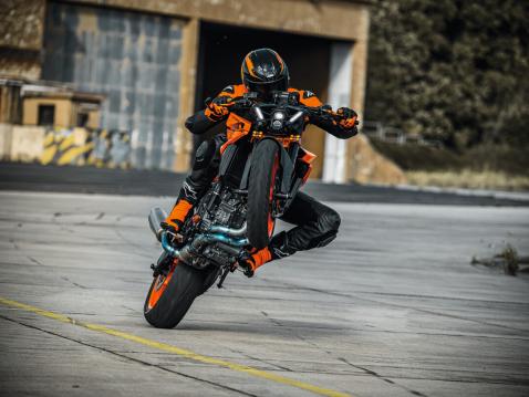 Uusi KTM 990 Duke -malli vuodelle 2024.