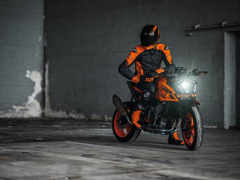 Uusi KTM 990 Duke -malli vuodelle 2024.