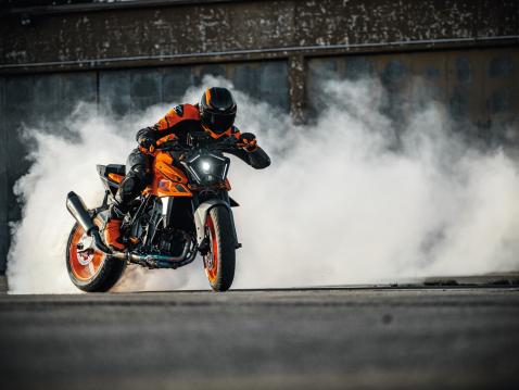 Uusi KTM 990 Duke -malli vuodelle 2024.