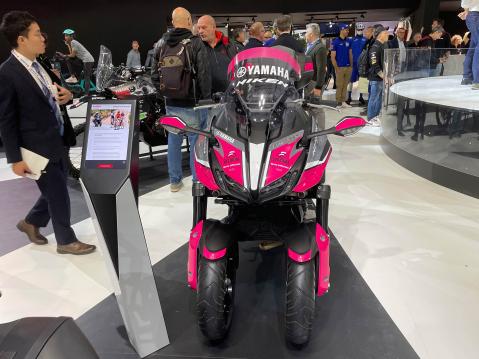 Yamaha NIKEN Giro d'Italia.