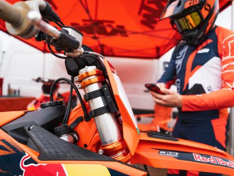 Vuoden 2024 KTM SX-F Factory Editions.