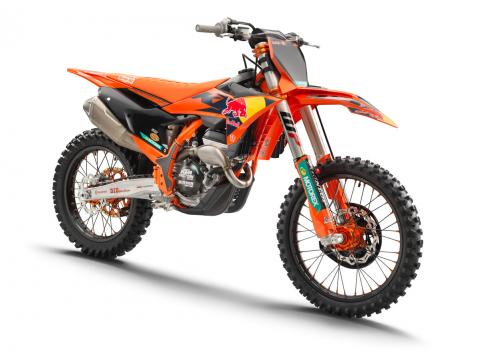 Vuoden 2024 KTM SX-F Factory Editions.