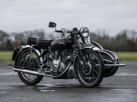 1951 Vincent Rapide Series C 998cc. Hinta-arvio  41 000 – 46 500 euroa.