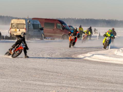 Aatos Pirttinen oli voittamaton JR SM Junior-luokassa. Takanaan #71 Toivo Kaskismaa, #138 Julius Lintunen ja #468 Miro Lehtonen.